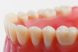 انواع دندان مصنوعی:ساخت،هزینه،فواید و عوارض